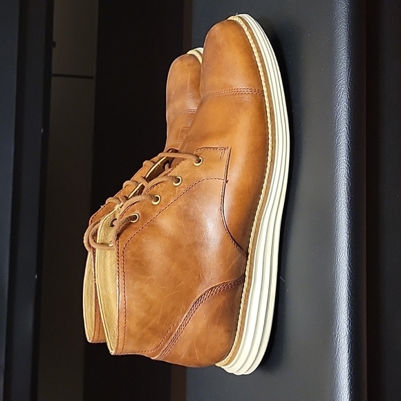 Boots - Picture 3 of 9